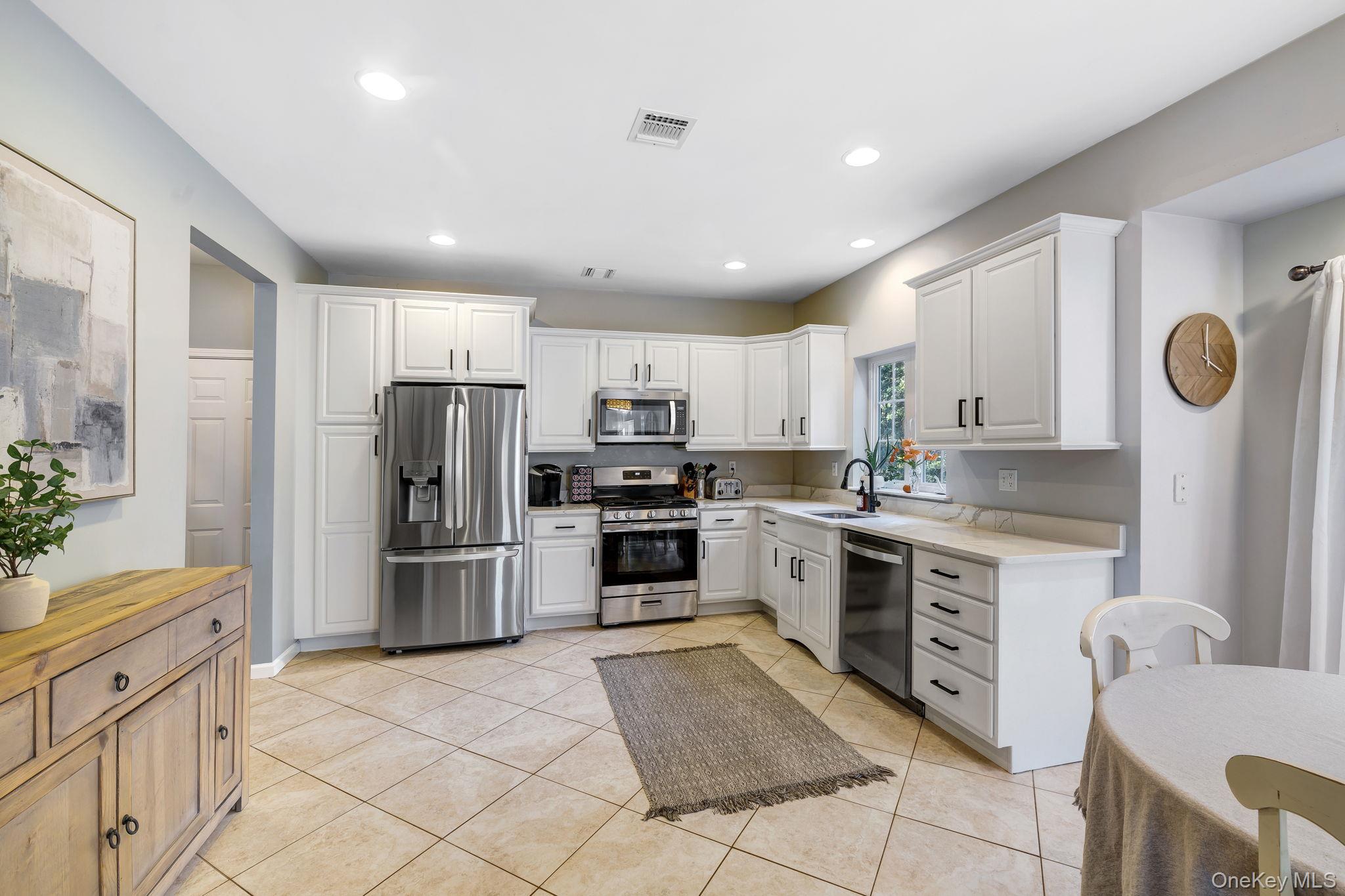 58 Red Maple Way New Windsor, NY 12553 - Photo 12 of 35