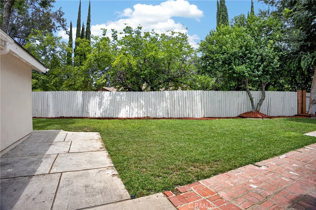 24441 Denise Place Newhall, CA 91321 - Photo 12 of 43