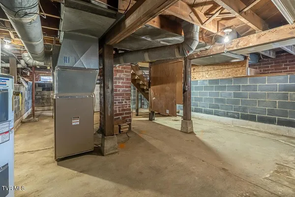 $329,900 | 30172 Hillman Highway, Meadowview, VA 24361