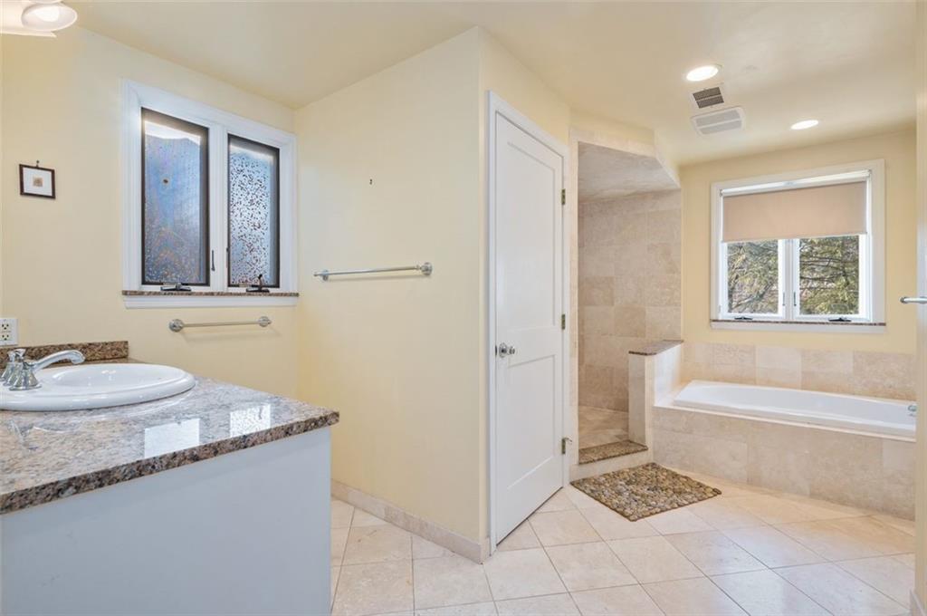 5454 Kipling Road Pittsburgh, PA 15217 - Photo 17 of 25 Gallery Image 17