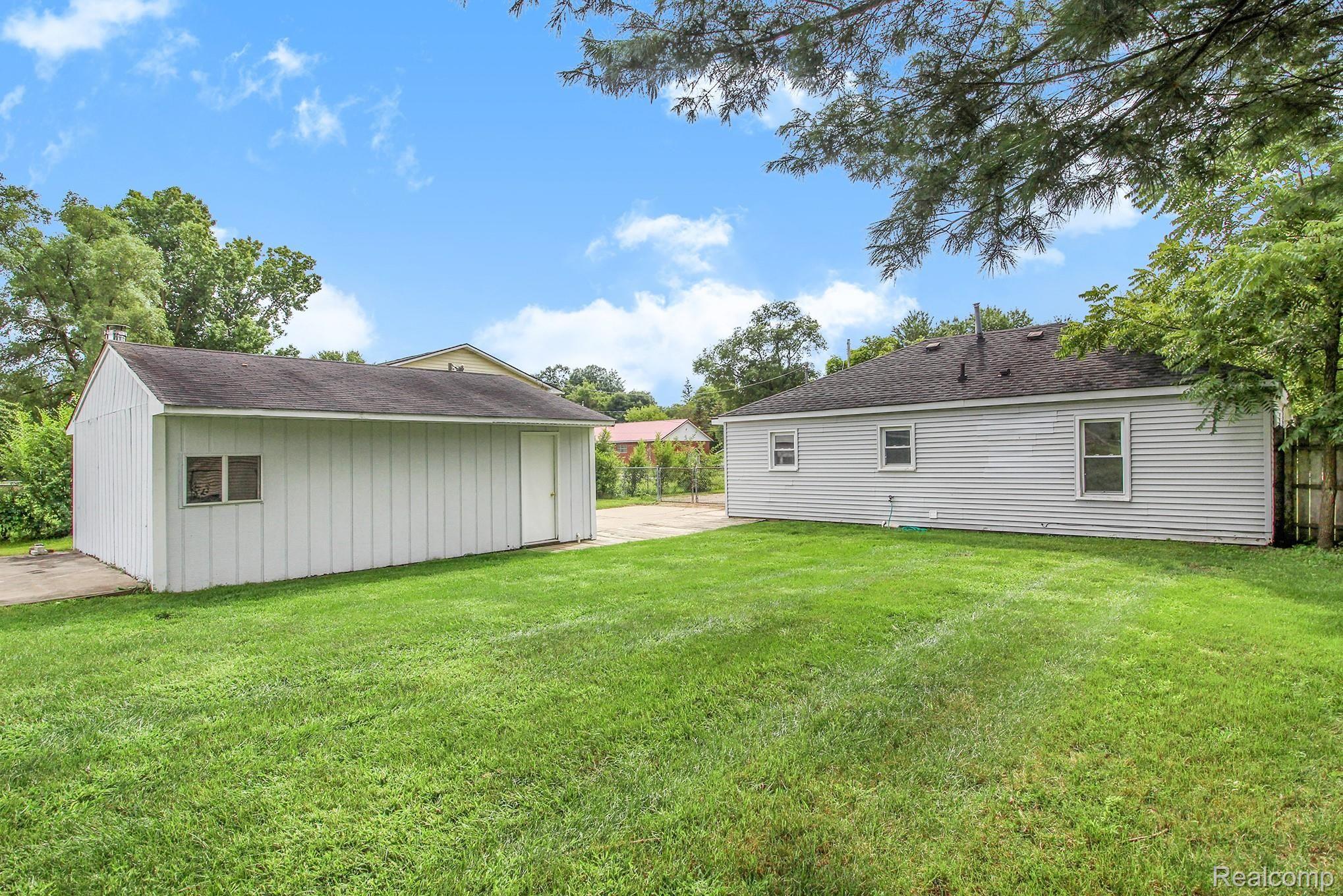 110 East Road Holly, MI 48442 - Photo 5 of 23 IMG_9579.jpg