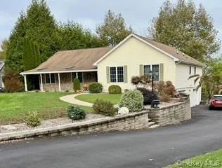 a view of a yard in front of house