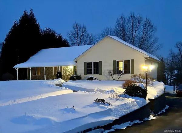 $649,000 | 16 Carol Anns Way, Saugerties, NY 12477