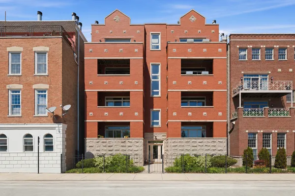 $699,999 | 1656 West Augusta Boulevard, Unit 3W, Chicago, IL 60622