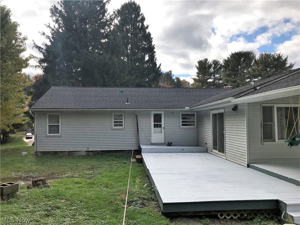 3175 Shellhart Road Norton, OH 44203 - Photo 6 of 13 Large deck with area for sunning or for a nice bbq.