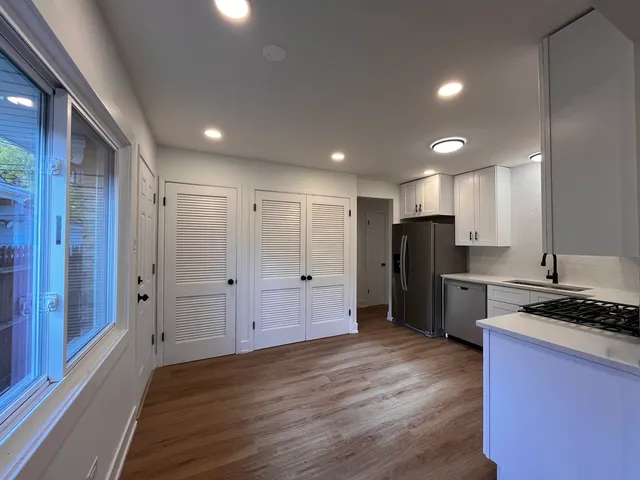 $2,750 | 5220 State Road, Burbank, IL 60459