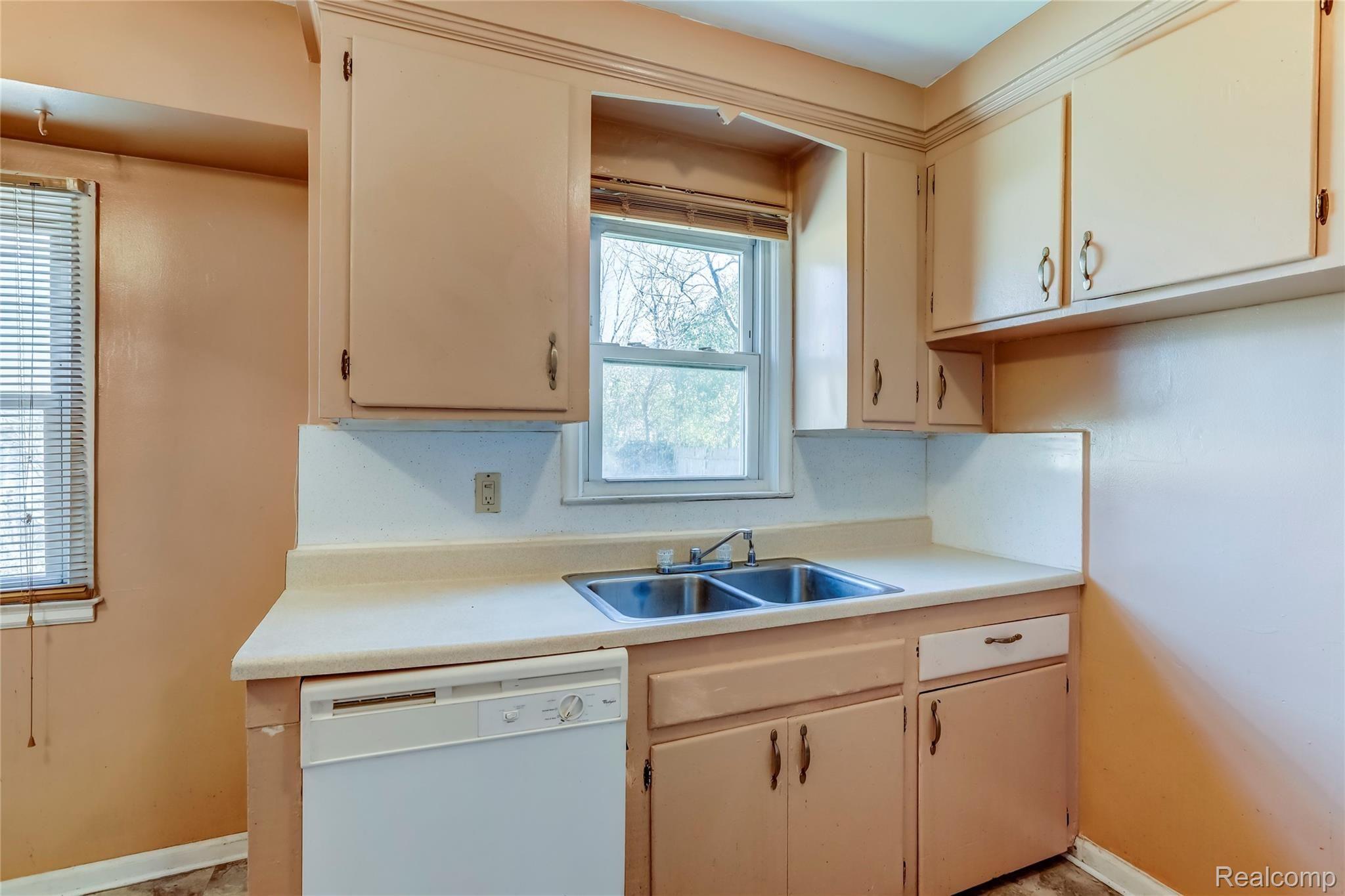 6254 Evergreen Road Detroit, MI 48228 - Photo 7 of 24 6254 Evergreen Road, Detroit, MI-7.jpg-FULL