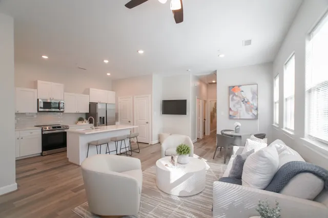 $2,450 | 504 Nursery Road, Unit 3206, The Woodlands, TX 77380