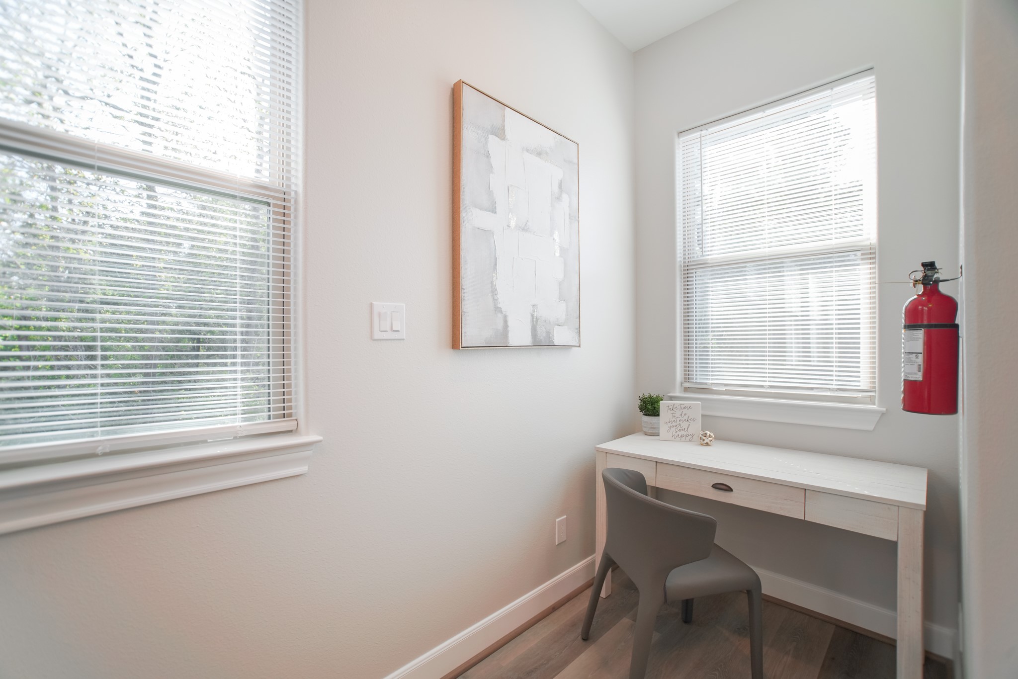 504 Nursery Road, Unit 3206 The Woodlands, TX 77380 - Photo 13 of 35 a bathroom with a sink and a window