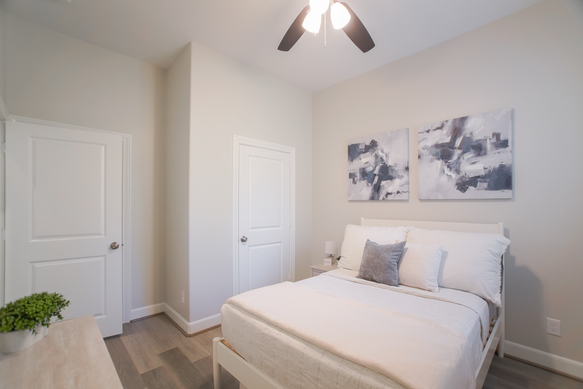 504 Nursery Road, Unit 3206 The Woodlands, TX 77380 - Photo 24 of 35 a bedroom with a bed and a painting on the wall