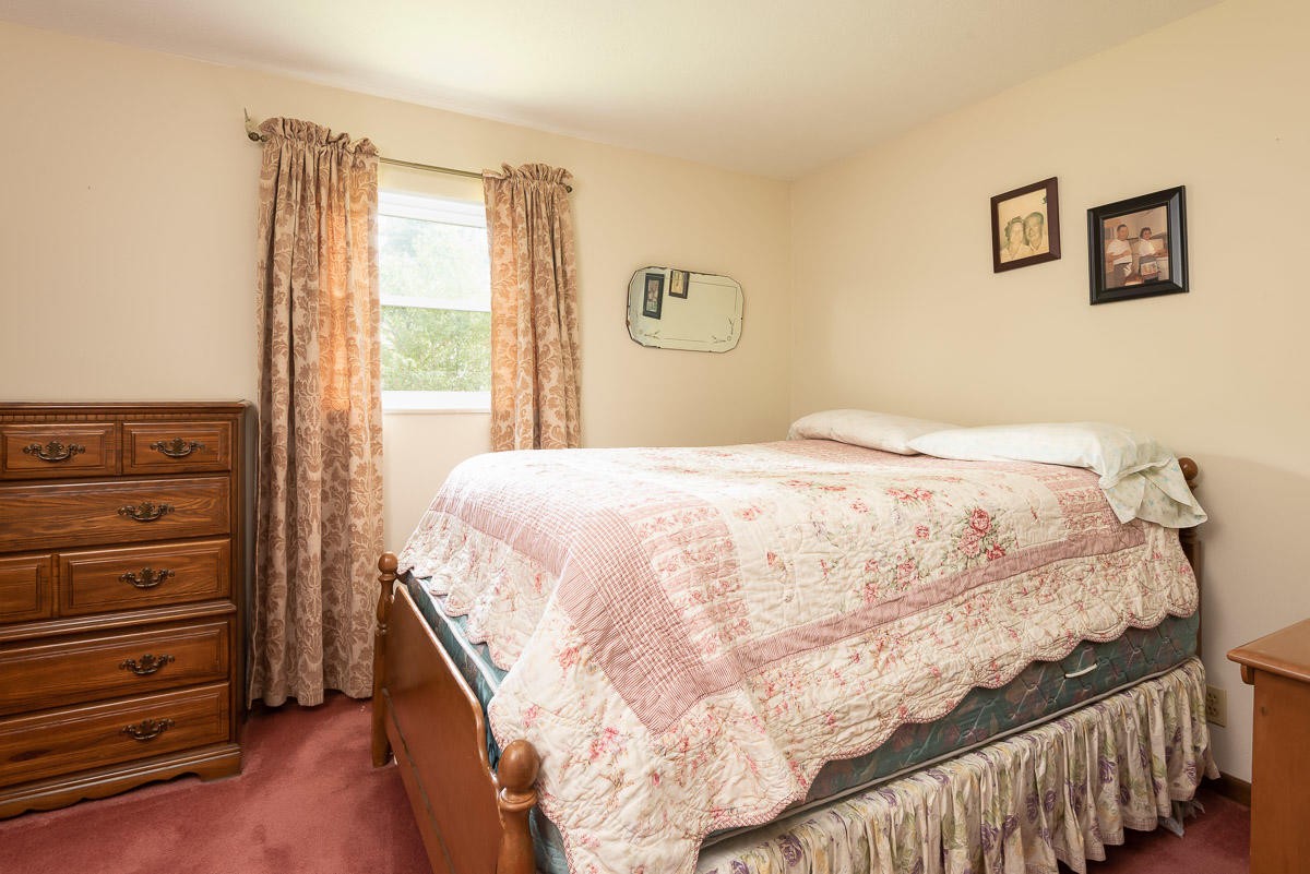 120 Cedar Road Clinton, TN 37716 - Photo 7 of 15 a bedroom with a bed and a dresser