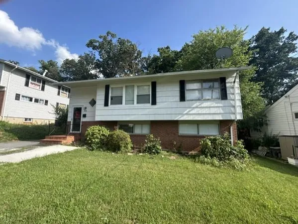 $3,000 | 328 West Edmonston Drive, Rockville, MD 20852