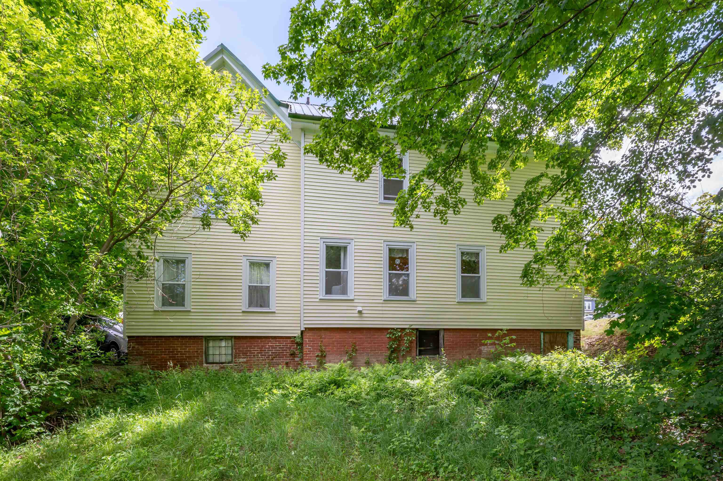 337 Roxbury Street Keene, NH 03431 - Photo 3 of 35