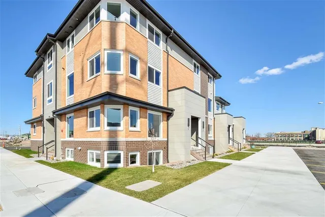 $431,900 | 400 Donald Driver Way, Unit 4, Green Bay, WI 54303