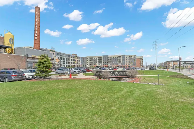 $431,900 | 400 Donald Driver Way, Unit 4, Green Bay, WI 54303