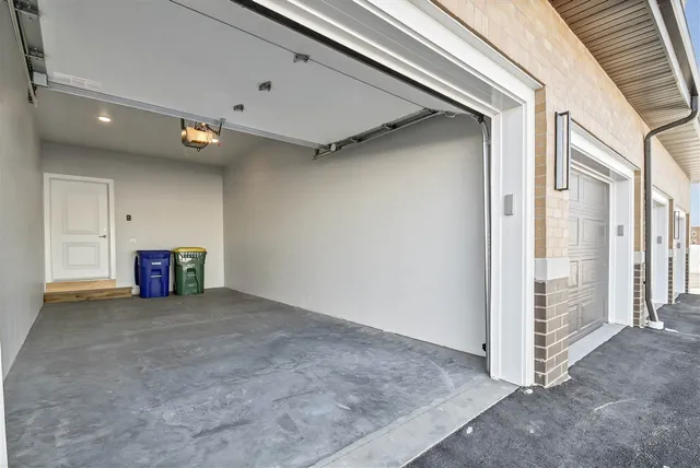 $431,900 | 400 Donald Driver Way, Unit 4, Green Bay, WI 54303