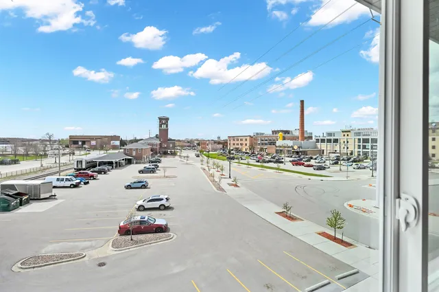 $431,900 | 400 Donald Driver Way, Unit 4, Green Bay, WI 54303