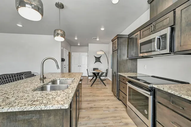 $431,900 | 400 Donald Driver Way, Unit 4, Green Bay, WI 54303