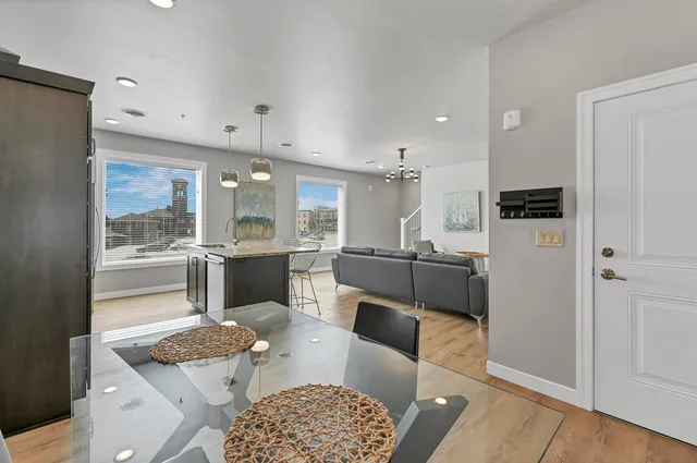 $431,900 | 400 Donald Driver Way, Unit 4, Green Bay, WI 54303