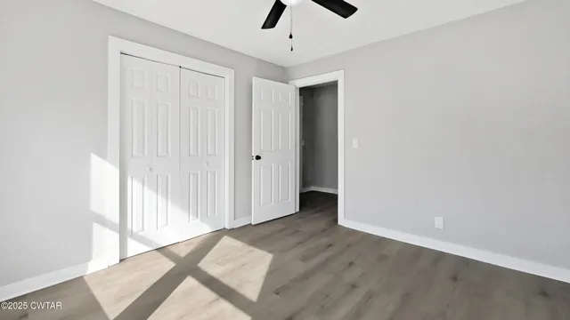 a view of livingroom with hardwood floor