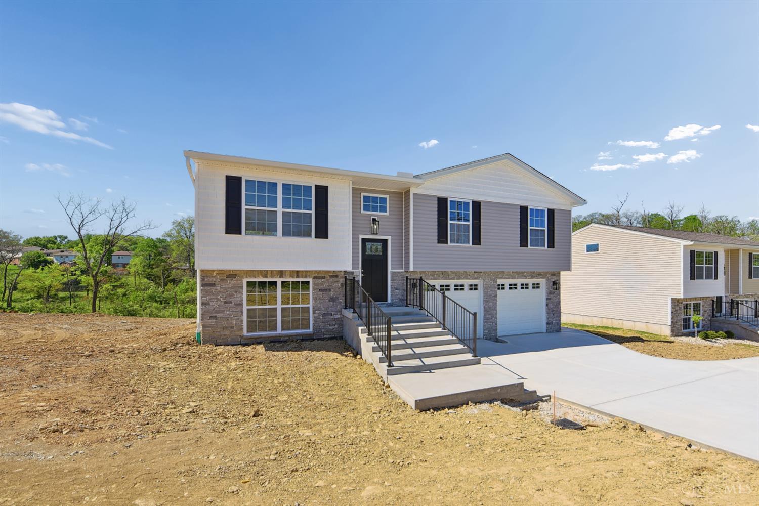 1115 Compton Road Cincinnati, OH 45231 - Photo 3 of 47