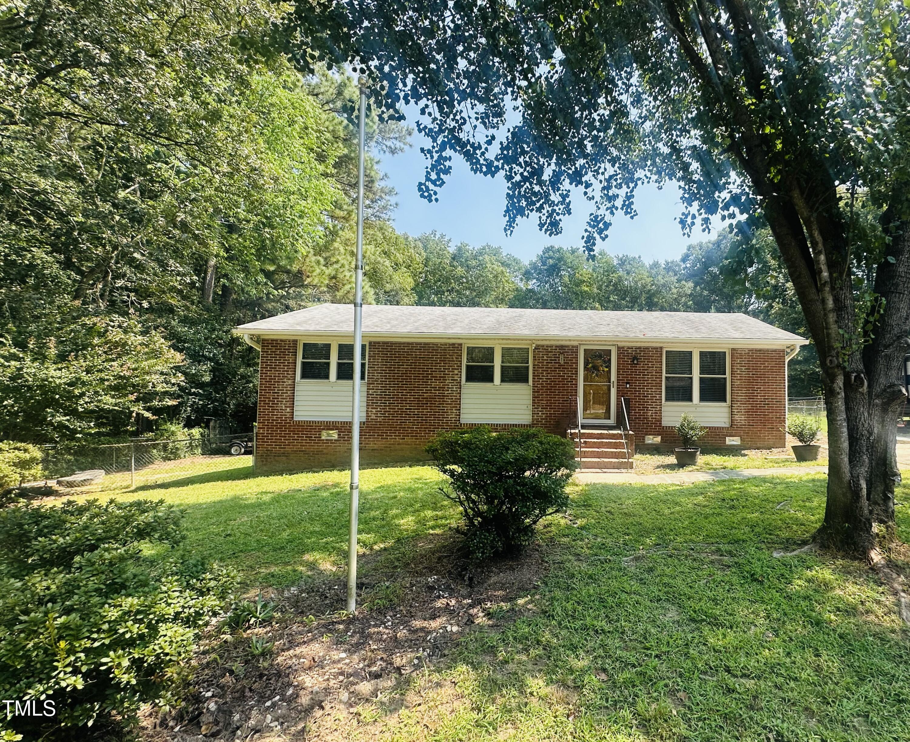 212 Hemlock Drive Durham, NC 27705 - Photo 2 of 24 IMG_5671