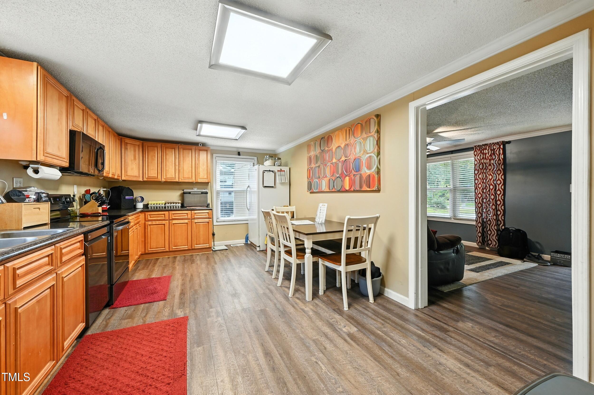 212 Hemlock Drive Durham, NC 27705 - Photo 9 of 24 9_rg1_9070