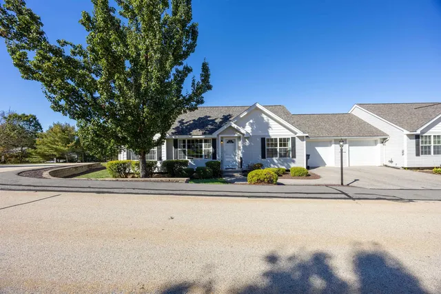 $405,000 | 1 Beech Street, Hooksett, NH 03106