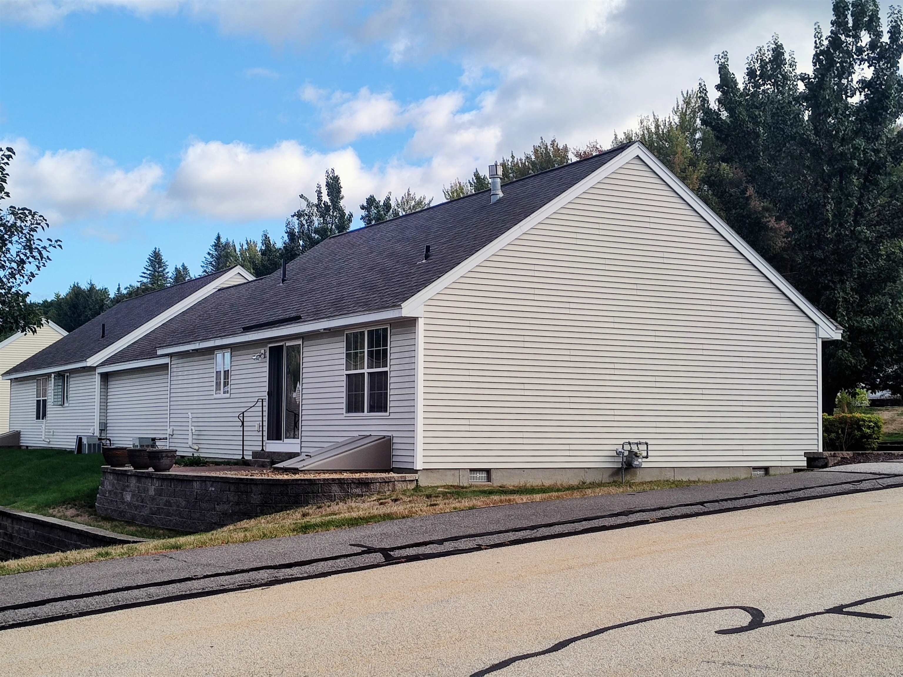 1 Beech Street Hooksett, NH 03106 - Photo 2 of 29
