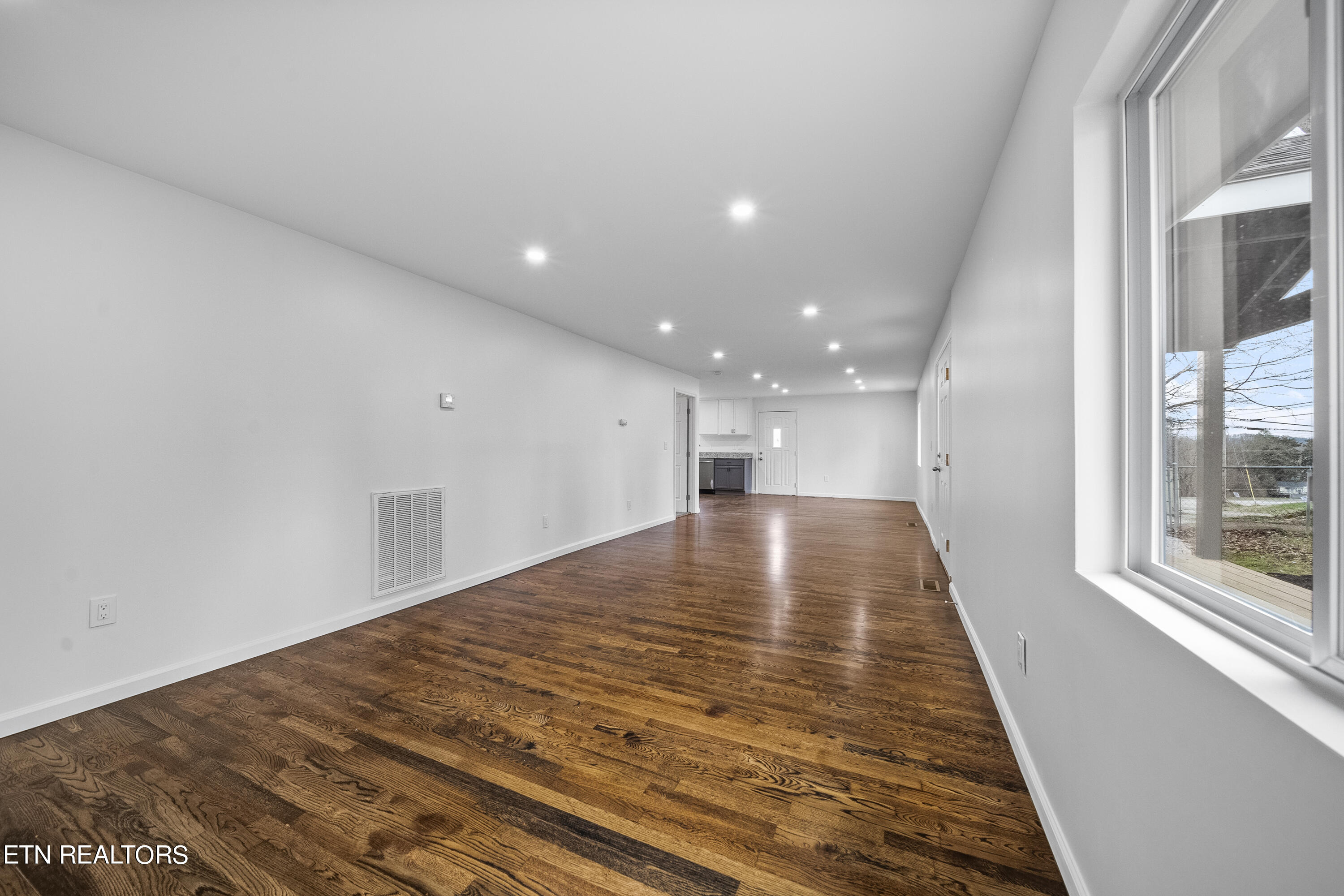 108 Warrior Lane Oak Ridge, TN 37830 - Photo 11 of 25 Living room/dining room