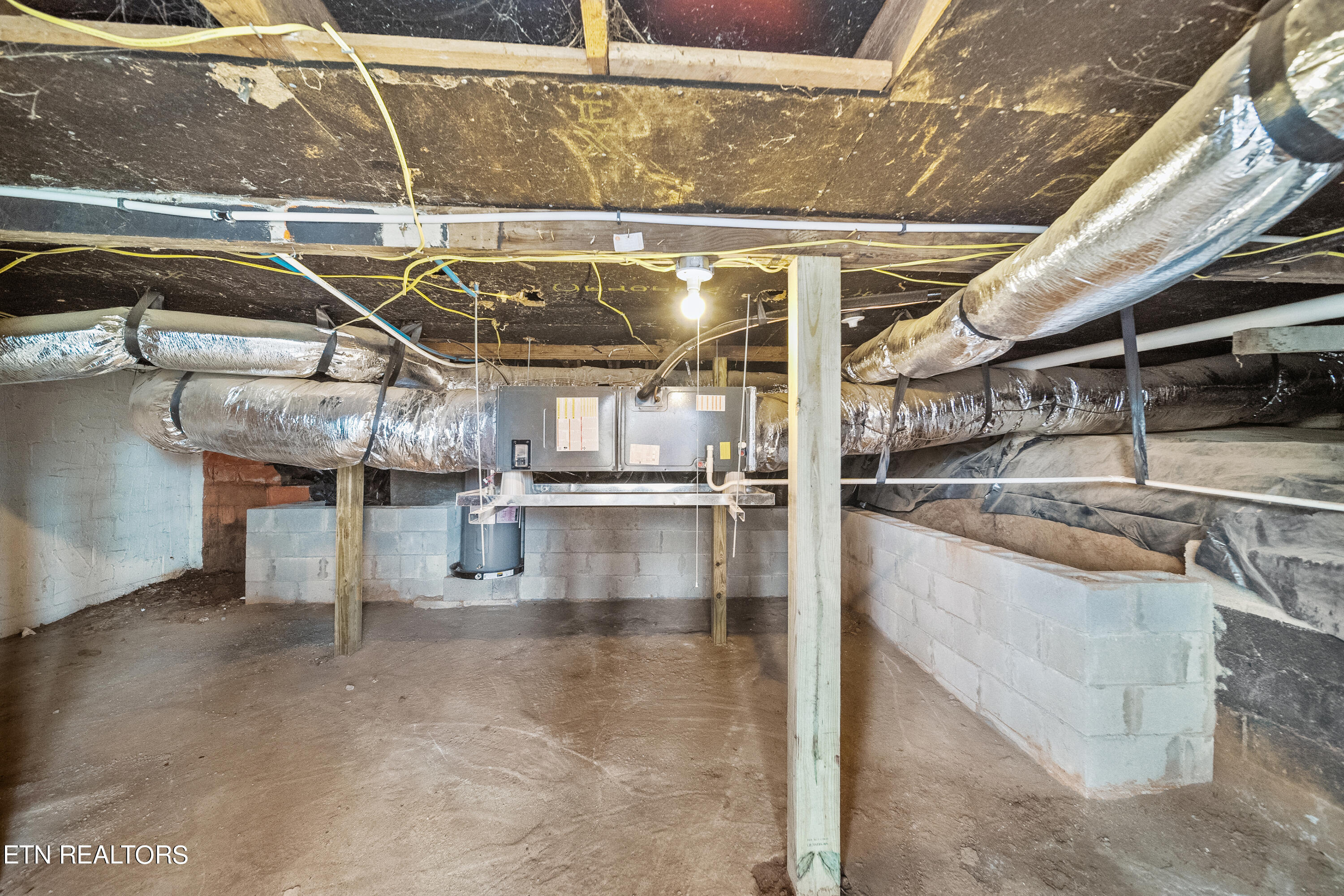 108 Warrior Lane Oak Ridge, TN 37830 - Photo 22 of 25 Unfinished crawl space