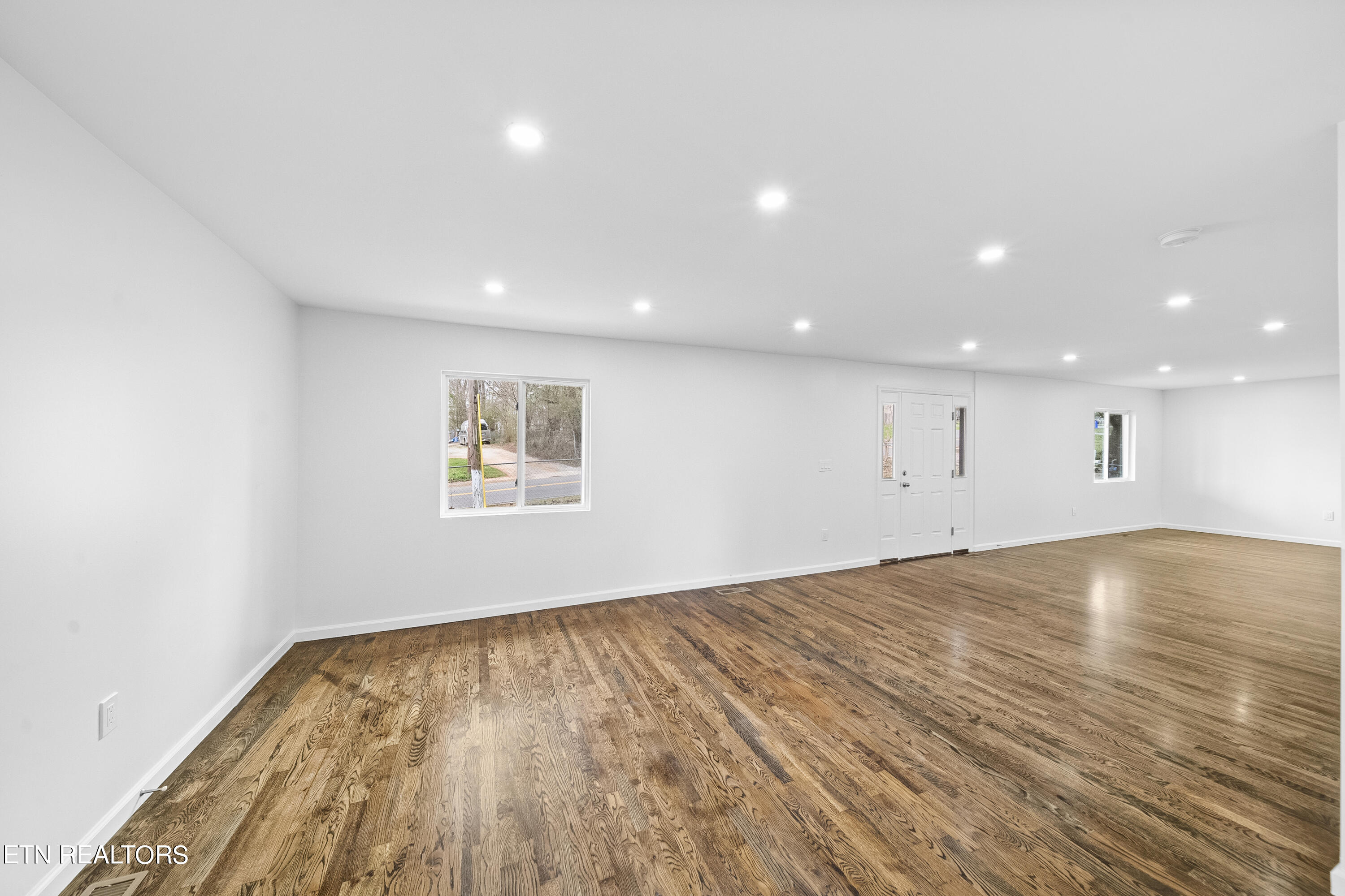 108 Warrior Lane Oak Ridge, TN 37830 - Photo 6 of 25 Living room/Dining room combo