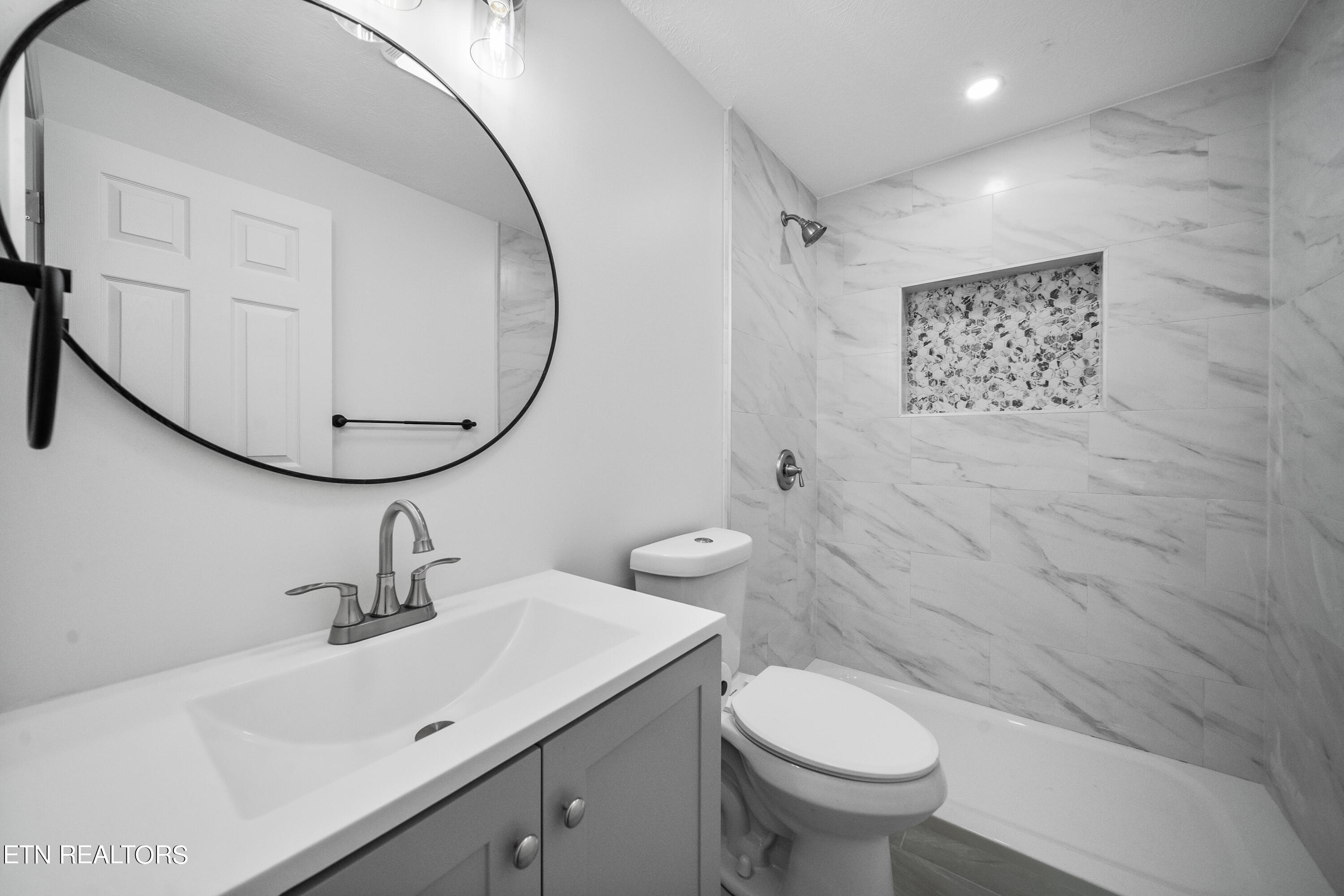 108 Warrior Lane Oak Ridge, TN 37830 - Photo 9 of 25 Primary bathroom