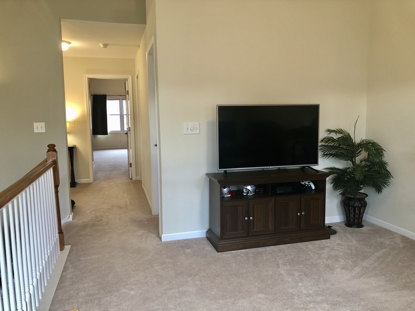 1422 Ridge Drive Sycamore, IL 60178 - Photo 11 of 21 a living room with furniture and a flat screen tv