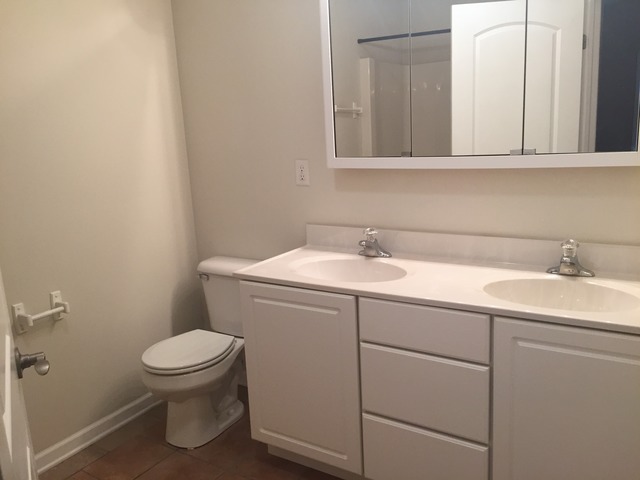 1422 Ridge Drive Sycamore, IL 60178 - Photo 15 of 21 a bathroom with a sink toilet and a mirror
