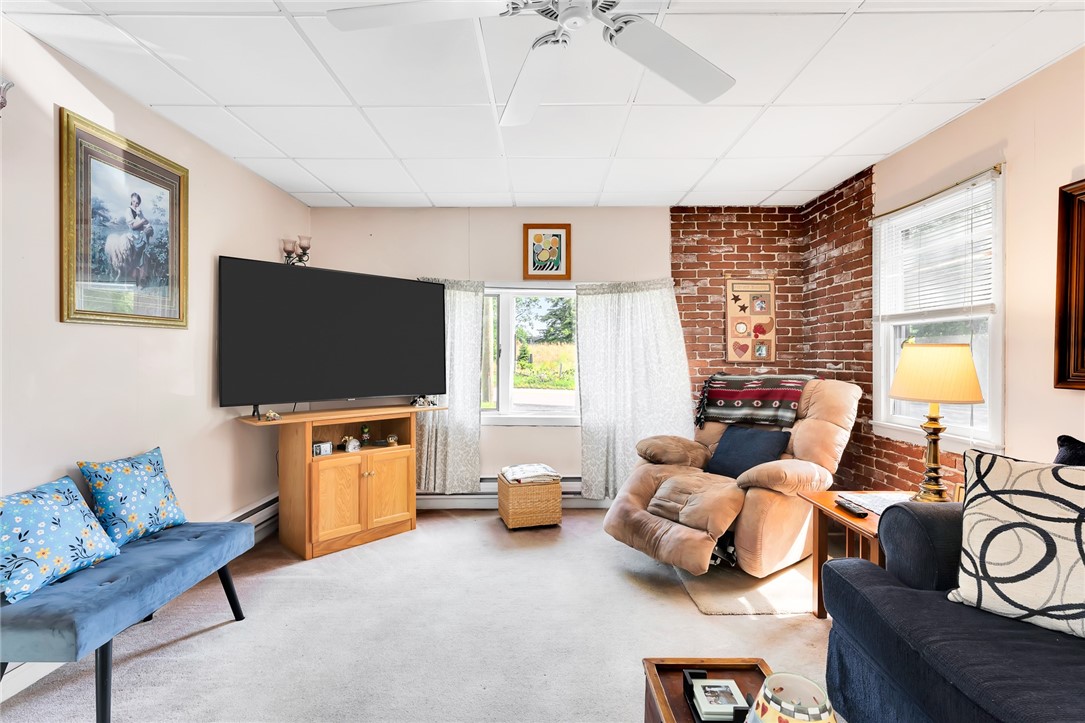 24 Schoolhouse Road Warren, RI 02885 - Photo 3 of 19 Gallery Image 3