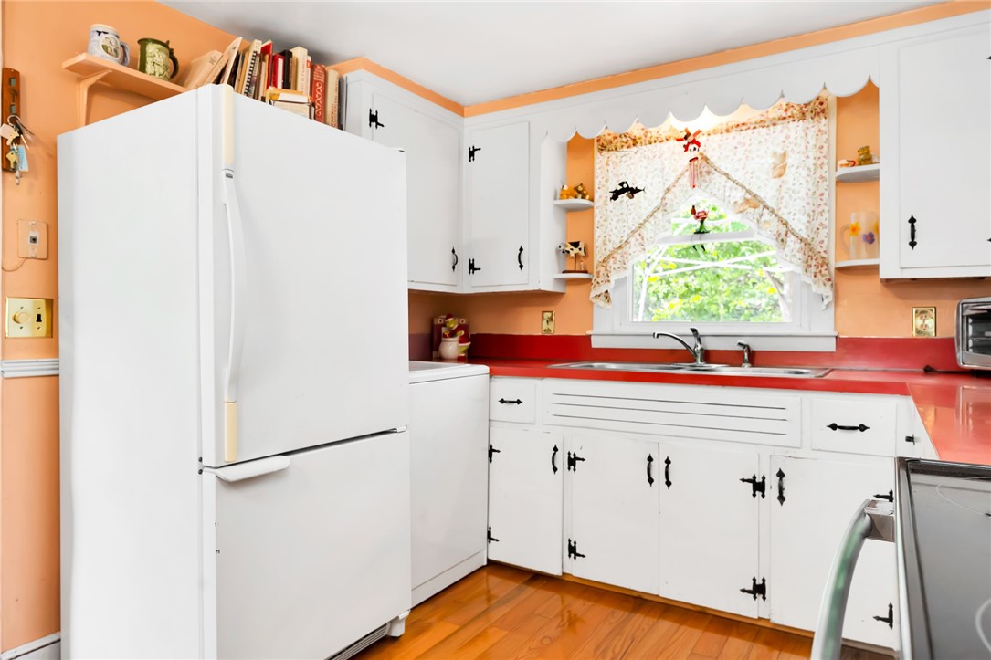 24 Schoolhouse Road Warren, RI 02885 - Photo 5 of 19 Gallery Image 5