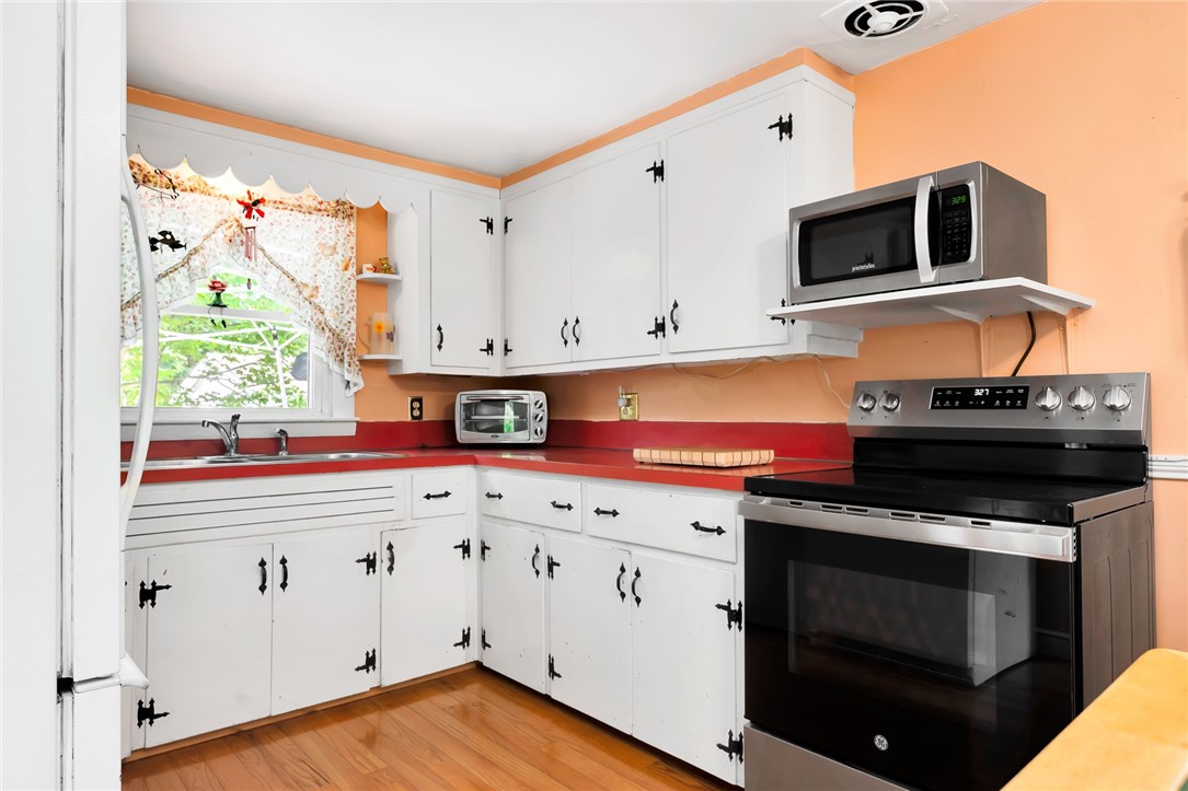 24 Schoolhouse Road Warren, RI 02885 - Photo 6 of 19 Gallery Image 6