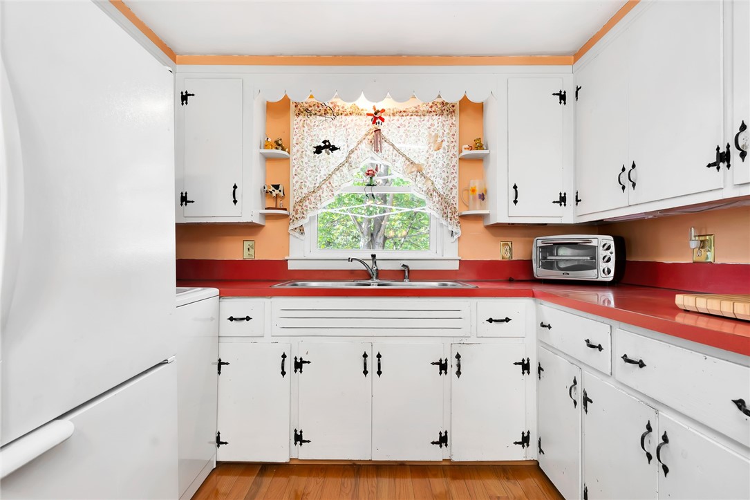 24 Schoolhouse Road Warren, RI 02885 - Photo 7 of 19 Gallery Image 7