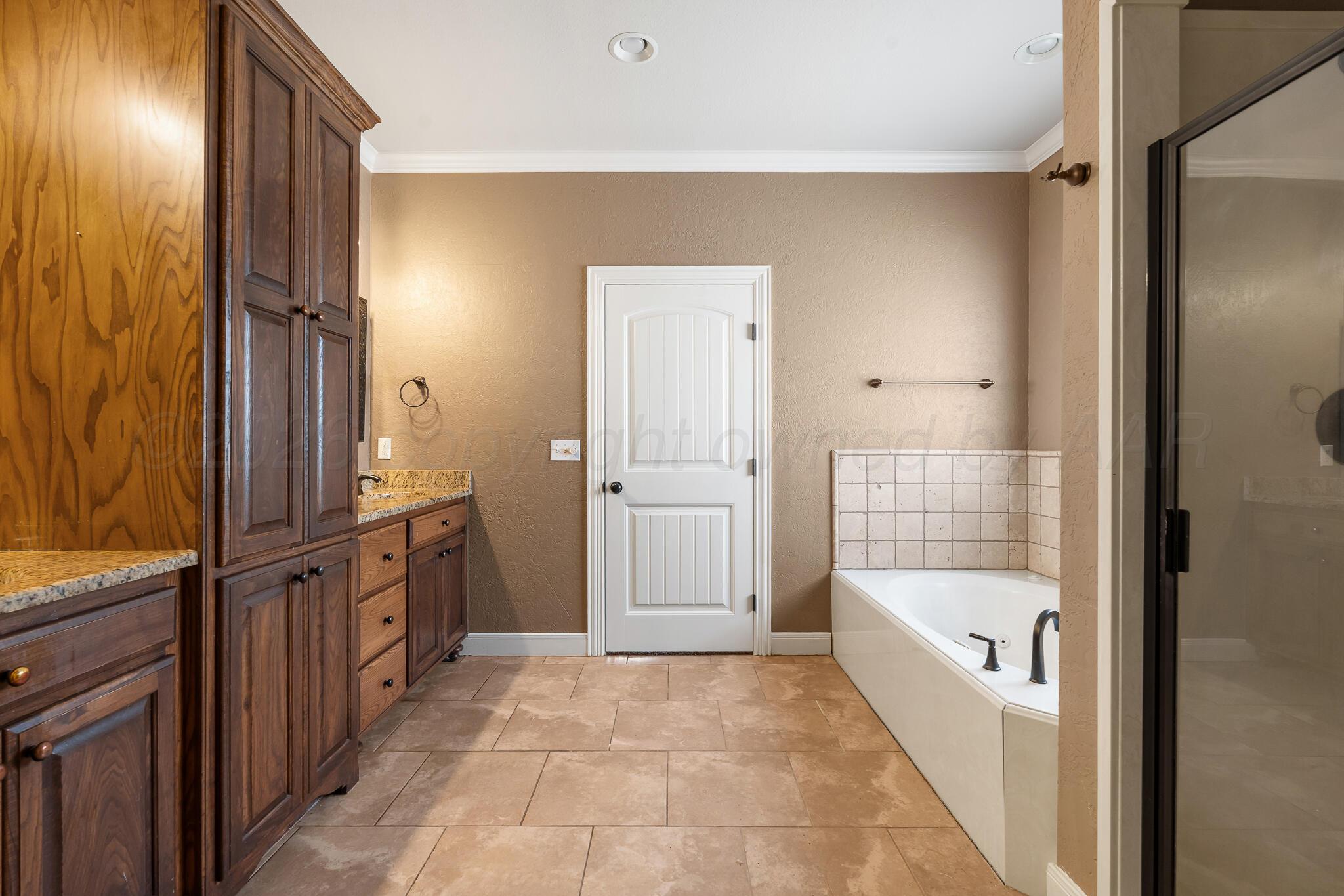 6903 Spring Cherry Lane Amarillo, TX 79124 - Photo 23 of 41 Primary Bath