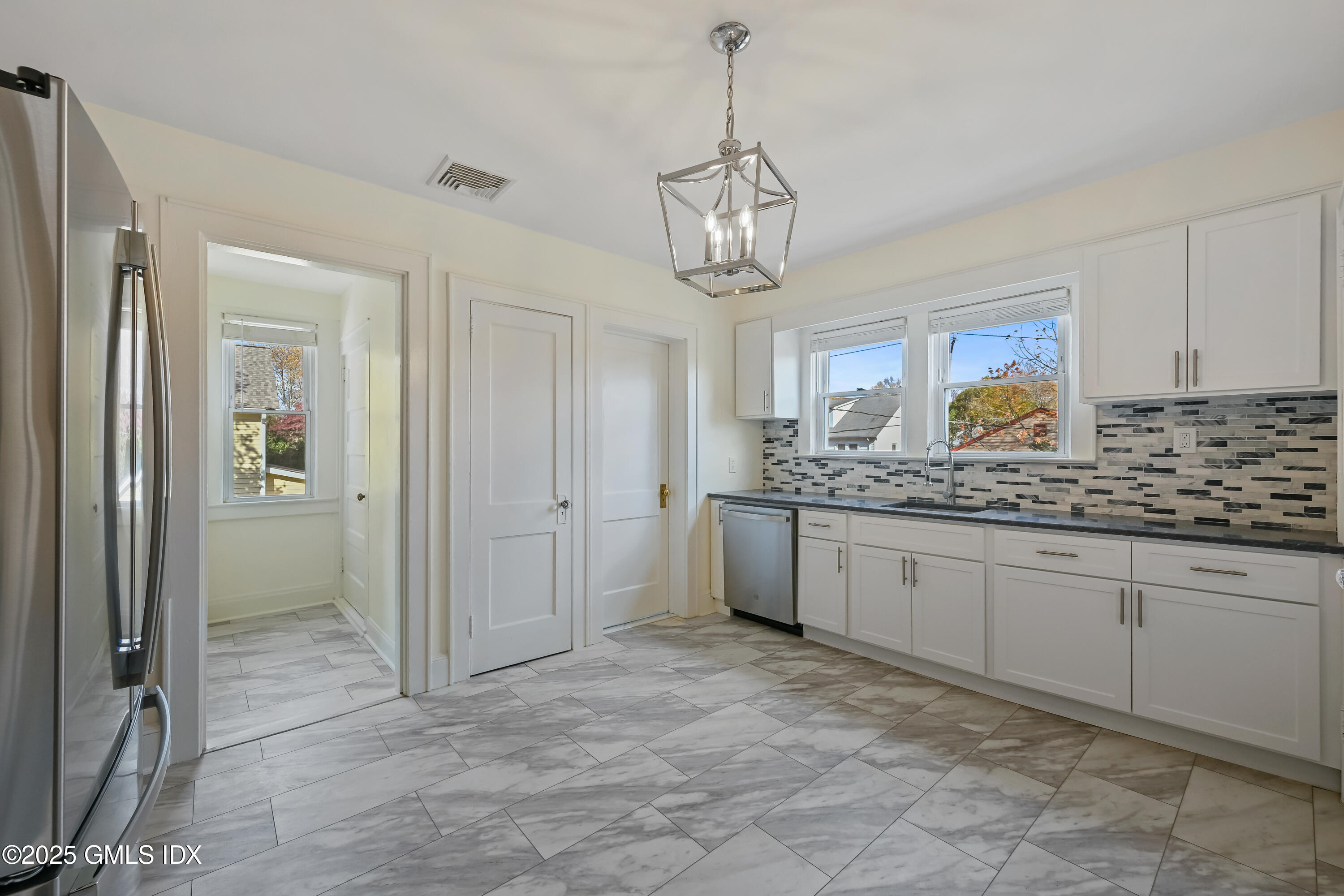 158 Henry Street, Unit 2 Greenwich, CT 06830 - Photo 4 of 21 8-print-158-henry-st