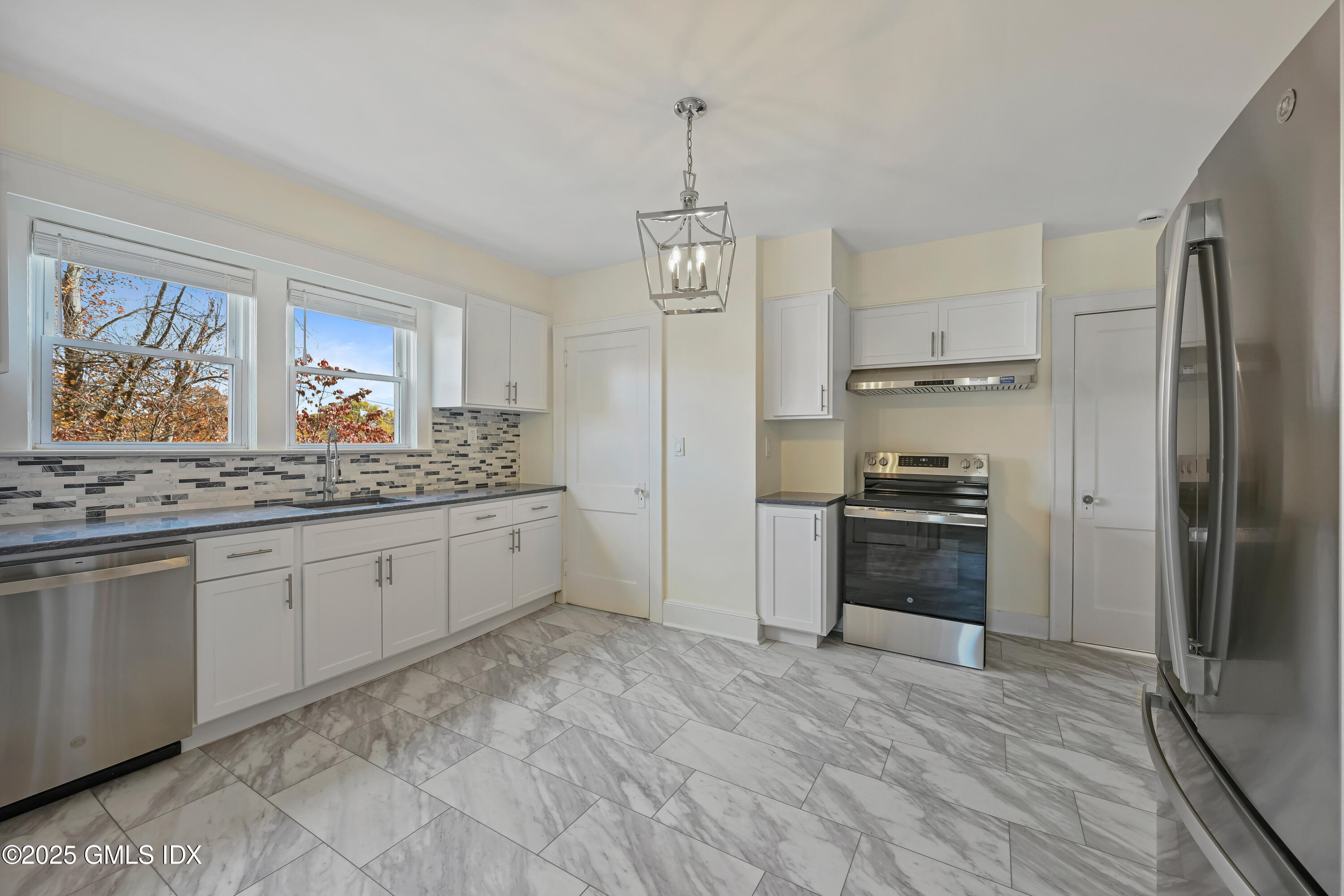 158 Henry Street, Unit 2 Greenwich, CT 06830 - Photo 5 of 21 11-print-158-henry-st