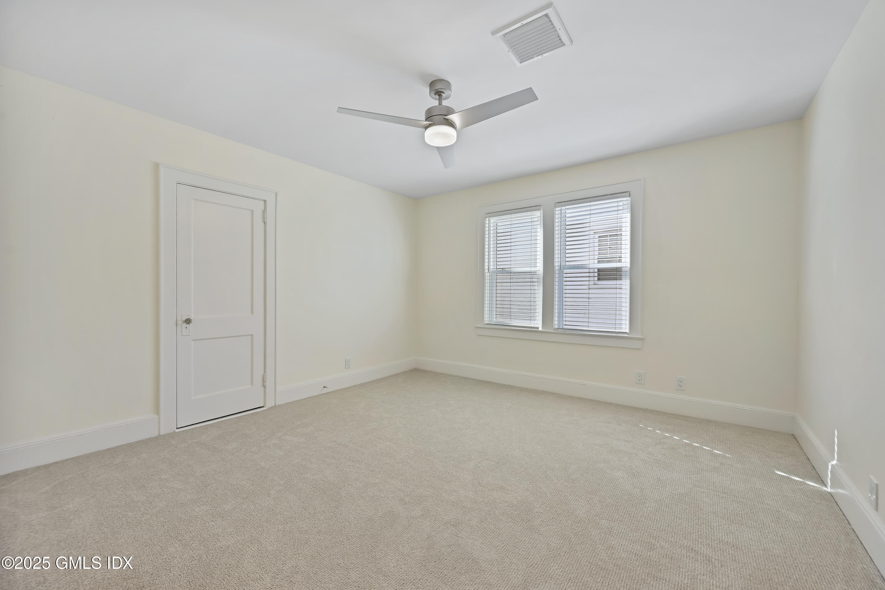 158 Henry Street, Unit 2 Greenwich, CT 06830 - Photo 9 of 21 25-print-158-henry-st