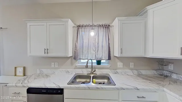 $2,075 | 1003 Marston Drive, Jacksonville, NC 28540