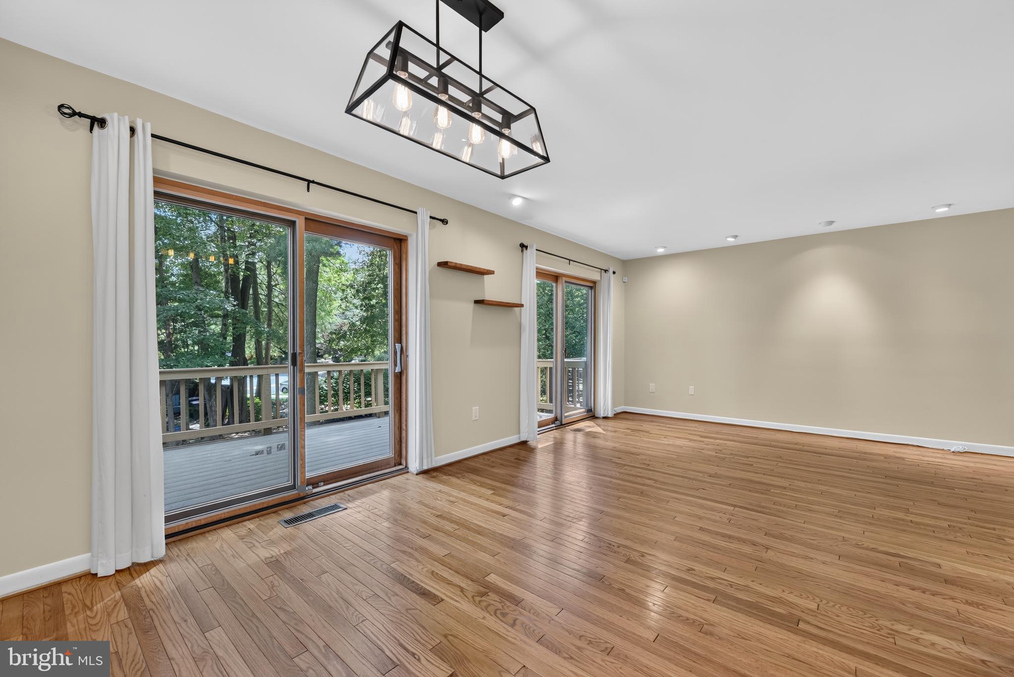 2031 Sarazen Place Reston, VA 20191 - Photo 2 of 27 Beautiful Hardwood Throughout
