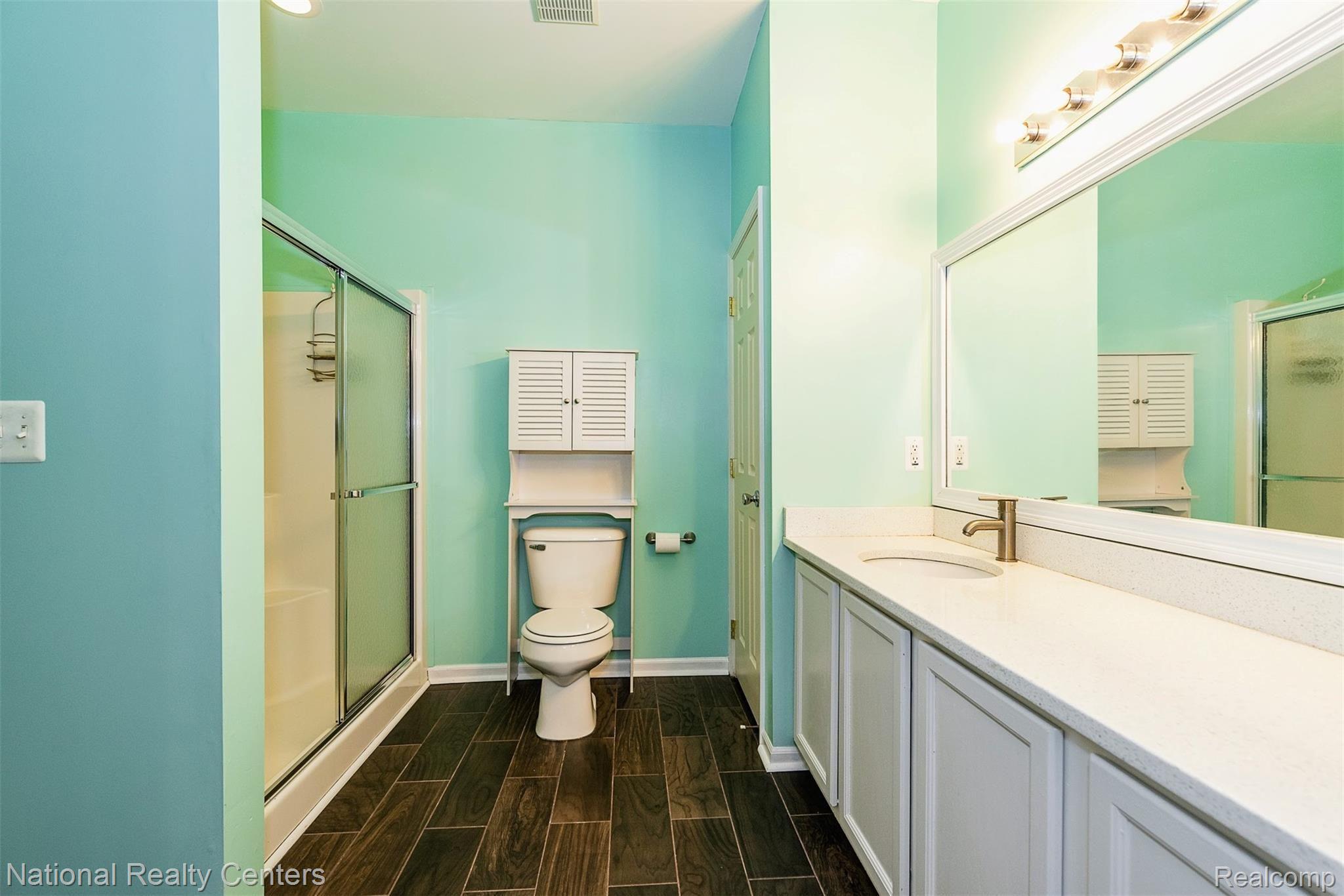 11740 Farmington Road Livonia, MI 48150 - Photo 23 of 31 View two of master bath.