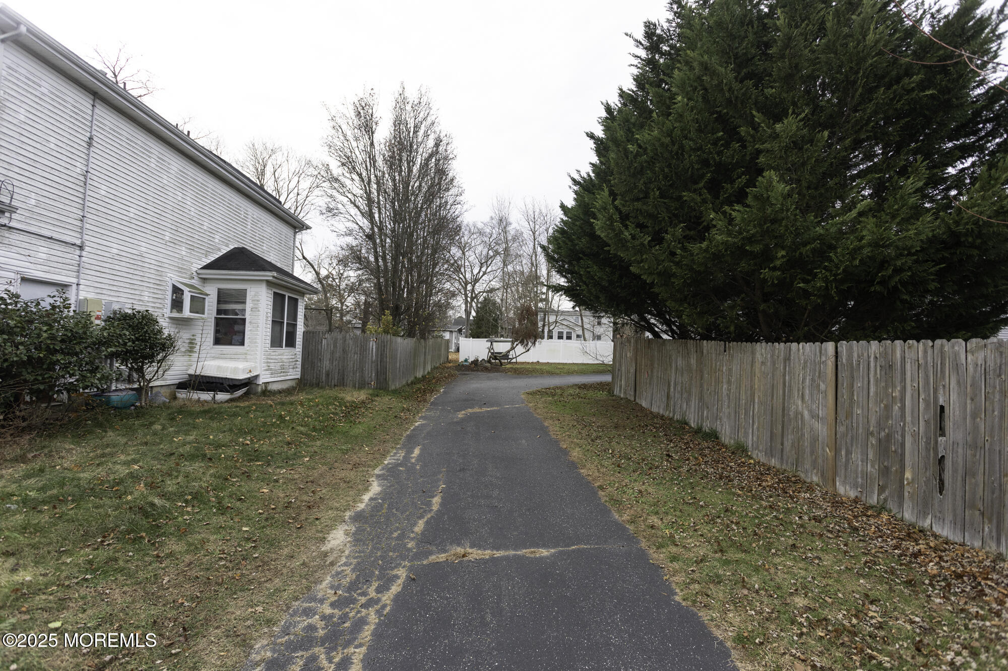 49 Oxycocus Road Manahawkin, NJ 08050 - Photo 2 of 25 49 Oxycocus Long Driveway (1)