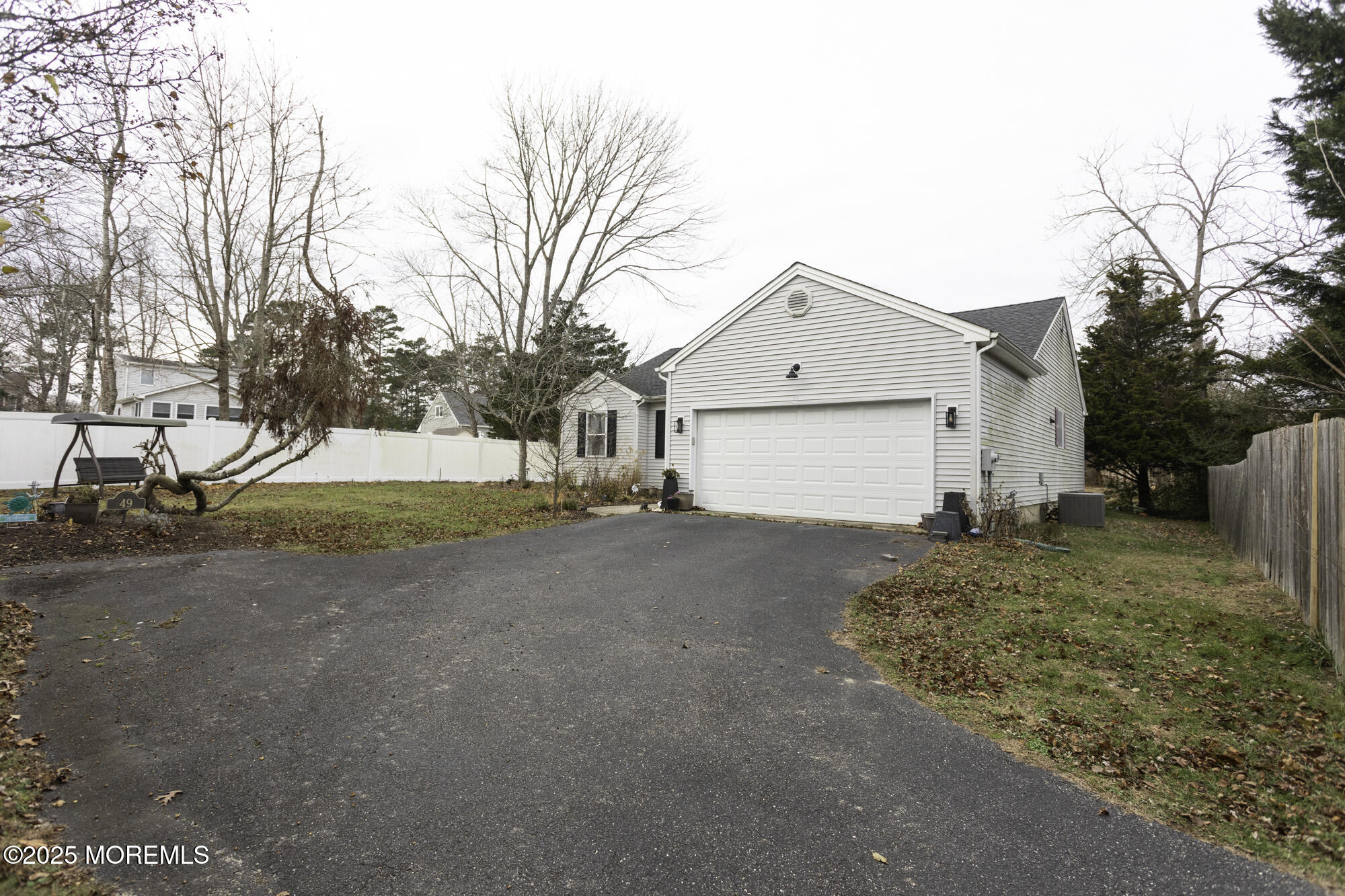 49 Oxycocus Road Manahawkin, NJ 08050 - Photo 3 of 25 49 Oxycocus Front 1