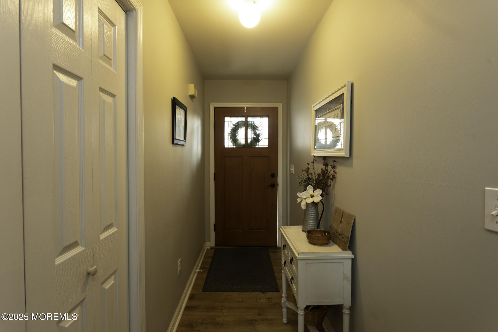 49 Oxycocus Road Manahawkin, NJ 08050 - Photo 4 of 25 49 Oxycocus Hallway