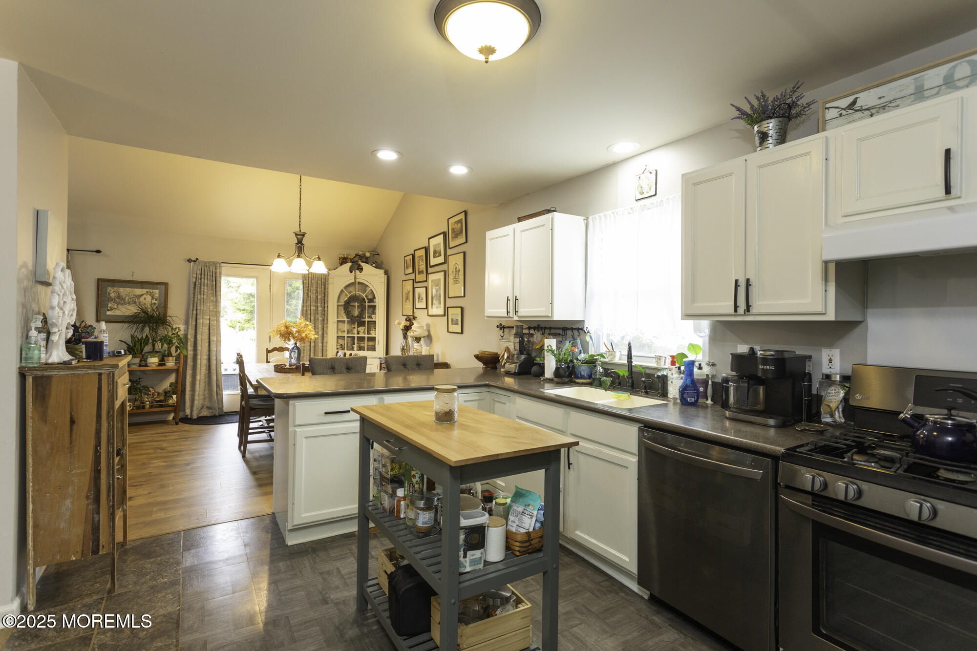 49 Oxycocus Road Manahawkin, NJ 08050 - Photo 8 of 25 49 Oxycocus Kitchen